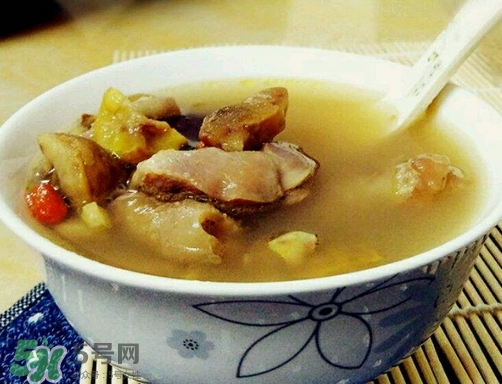 板栗煲雞湯的營養(yǎng)價值_板栗煲雞湯的功效與作用