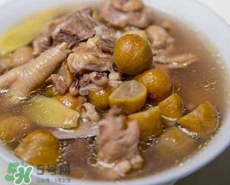 板栗煲雞湯放什么材料_板栗煲雞湯可以加什么 板栗煲雞湯放什么材料_板栗煲雞湯可以加什么