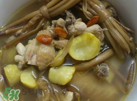 板栗煲雞湯放什么材料_板栗煲雞湯可以加什么 板栗煲雞湯放什么材料_板栗煲雞湯可以加什么