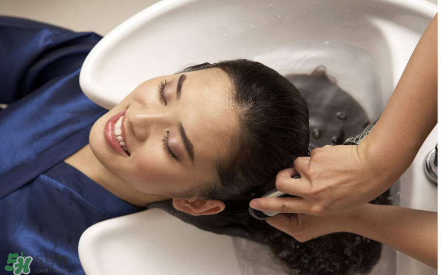 頭發(fā)能不能天天洗？掉頭發(fā)是不是腎虛？