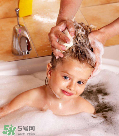 每天掉頭發(fā)正常嗎？關(guān)于護(hù)發(fā)誤區(qū)