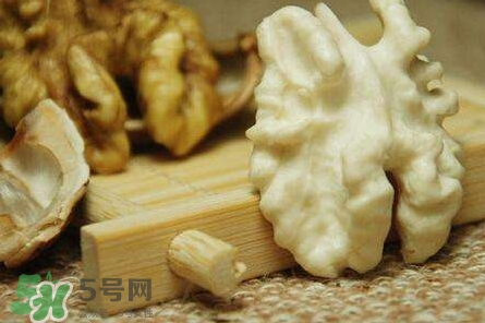 新鮮核桃怎么吃？新鮮核桃怎么給寶寶吃？