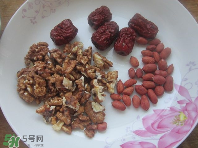 核桃可以和黃豆一起打豆?jié){嗎？核桃和什么一起打豆?jié){好？