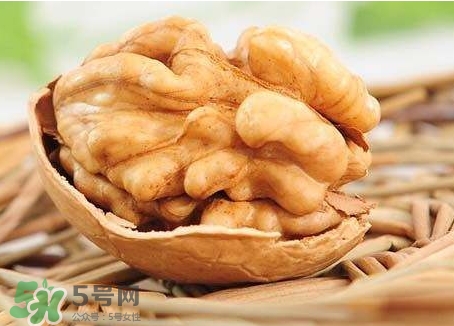 核桃磨成粉還有營養(yǎng)嗎？核桃粉和核桃哪個更好？