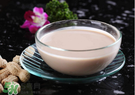 核桃打豆?jié){營養(yǎng)會流失嗎？核桃和什么一起打豆?jié){？