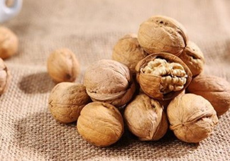 青皮核桃和干核桃哪個營養(yǎng)高？有什么區(qū)別？