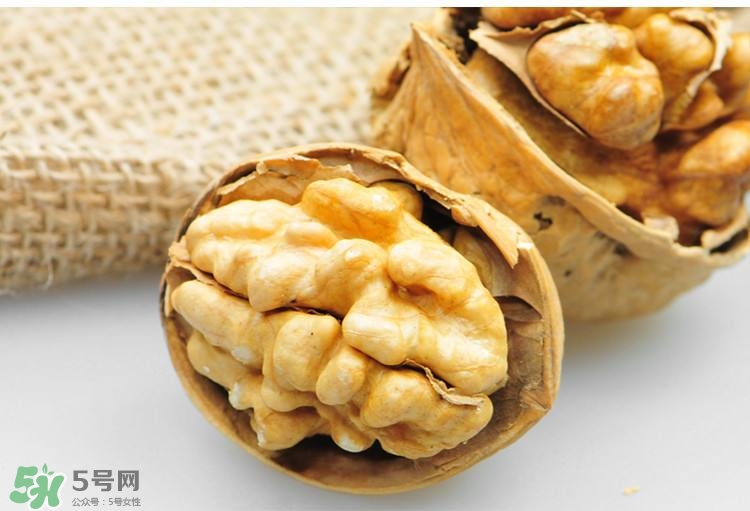 核桃可以空腹吃嗎？核桃飯前吃好還是飯后吃好？