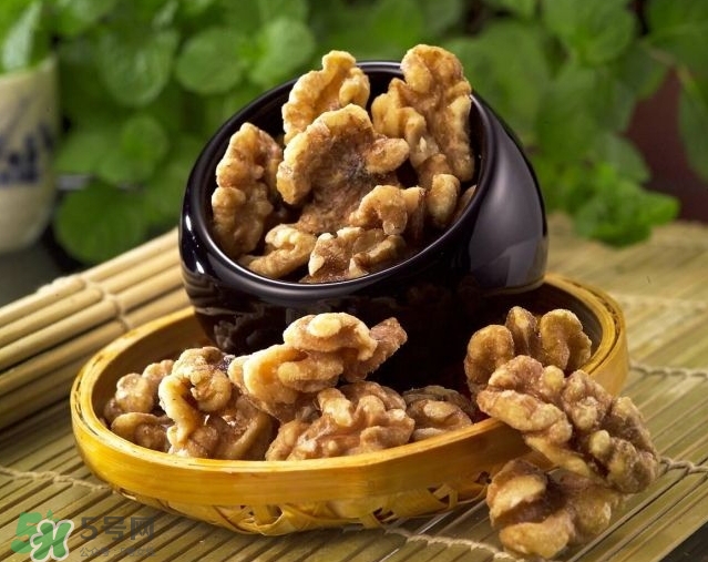 核桃什么時(shí)候吃最好？核桃一次吃多少為宜？