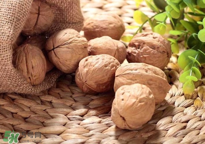 核桃什么時(shí)候吃最好？核桃一次吃多少為宜？