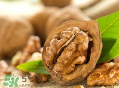 吃核桃對(duì)頭發(fā)有什么好處？為什么吃核桃對(duì)頭發(fā)生長(zhǎng)有好處？