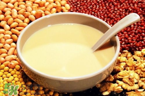 核桃打豆?jié){營養(yǎng)會流失嗎？核桃和什么一起打豆?jié){？