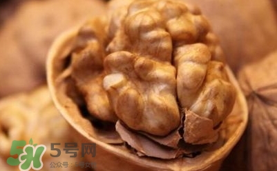 吃核桃對(duì)頭發(fā)有什么好處？為什么吃核桃對(duì)頭發(fā)生長(zhǎng)有好處？