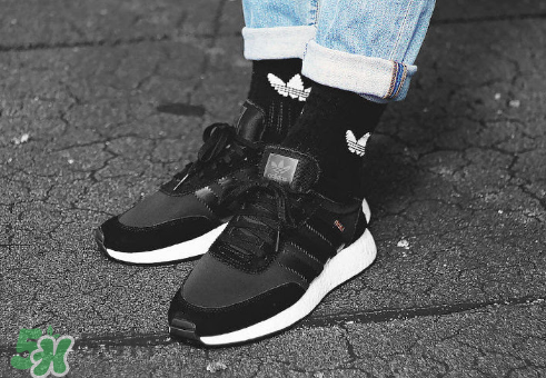 adidas iniki runner boost酷黑配色上腳效果怎么樣？