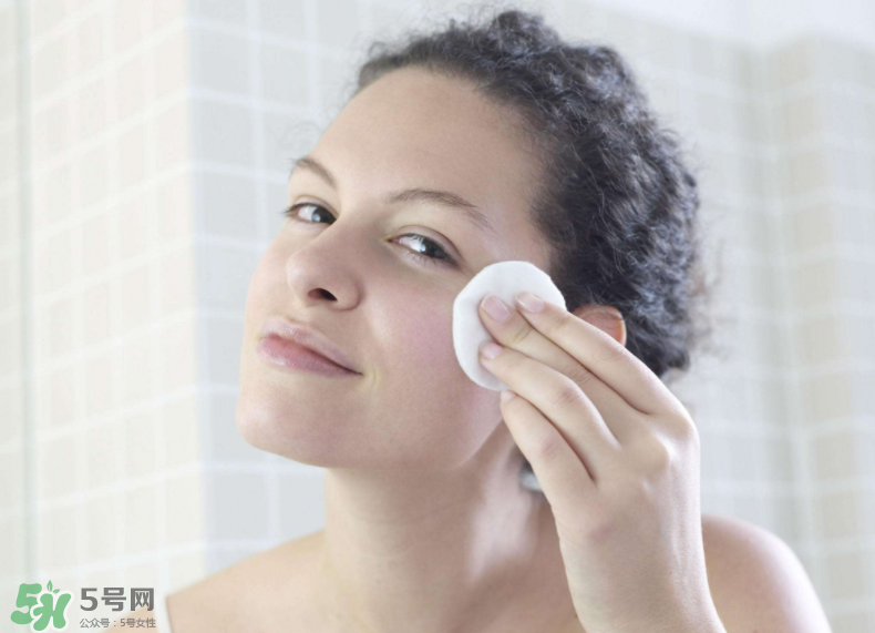 不同膚質適合什么樣的卸妝產品？配合按摩會卸得更干凈嗎?
