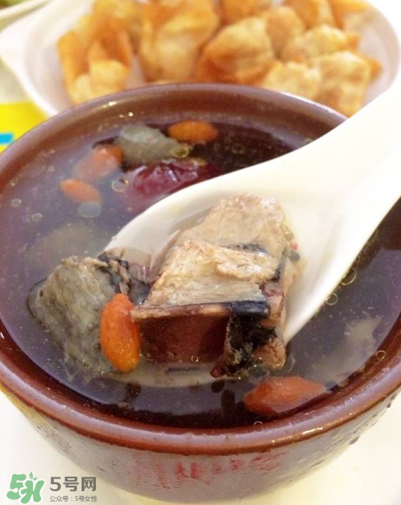 花旗參烏雞湯孕婦可以喝嗎？懷孕可以吃花旗參烏雞湯嗎？