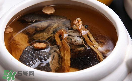 花旗參烏雞湯孕婦可以喝嗎？懷孕可以吃花旗參烏雞湯嗎？