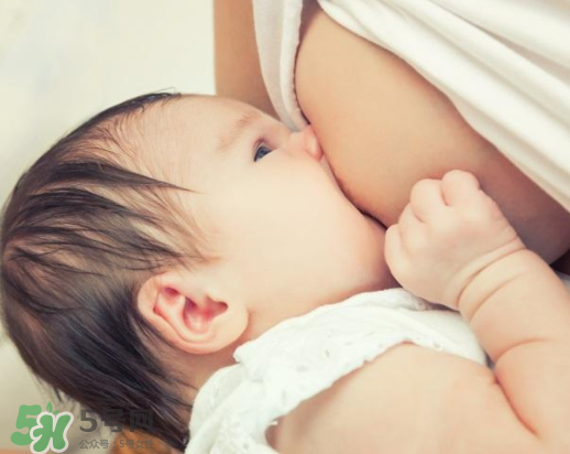 母乳寶寶一天大便幾次正常？母乳寶寶排便情況介紹