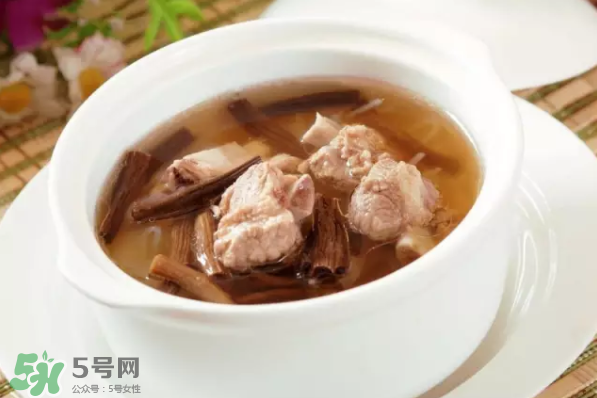 湯里的鈣鐵含量高不高？湯的蛋白質(zhì)多嗎？