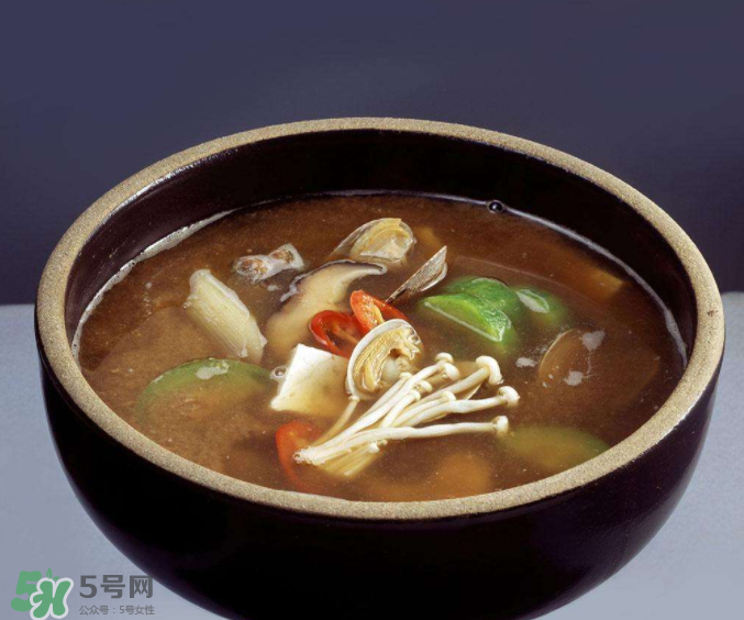 燉湯時(shí)間是不是越長(zhǎng)越好？湯里營(yíng)養(yǎng)多嗎？