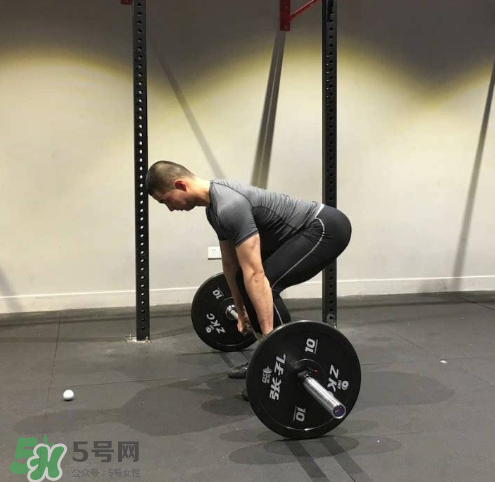 杠鈴劃船腰疼是什么原因？杠鈴劃船動(dòng)作要領(lǐng)