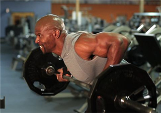 杠鈴劃船怎么做？杠鈴劃船正手反手區(qū)別