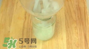 護(hù)發(fā)素能當(dāng)柔順劑嗎？護(hù)發(fā)素當(dāng)柔順劑好不好