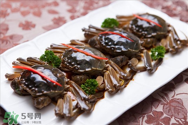 吃螃蟹用什么醋好 吃螃蟹蘸醋還是醬油 吃螃蟹用什么醋好 吃螃蟹蘸醋還是醬油