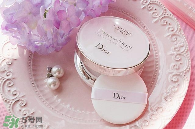 粉底液和氣墊哪個好用 粉底液和氣墊的區(qū)別 粉底液和氣墊哪個好用 粉底液和氣墊的區(qū)別