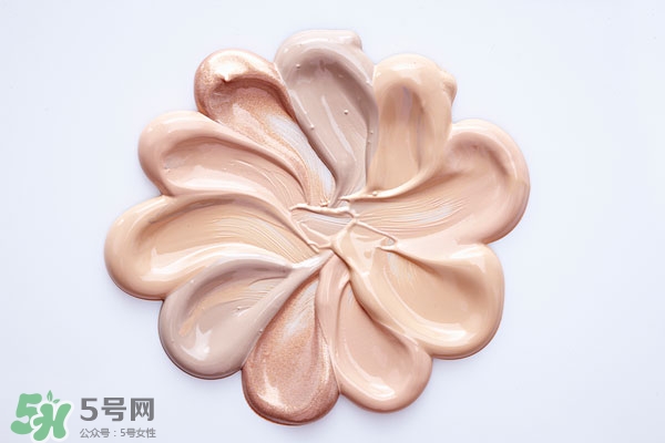 粉底液和氣墊哪個好用 粉底液和氣墊的區(qū)別 粉底液和氣墊哪個好用 粉底液和氣墊的區(qū)別