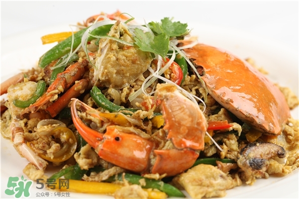 吃螃蟹用什么醋好 吃螃蟹蘸醋還是醬油 吃螃蟹用什么醋好 吃螃蟹蘸醋還是醬油