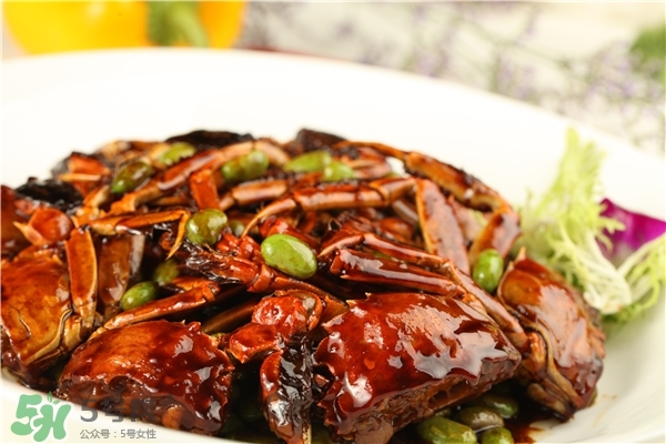 吃螃蟹用什么醋好 吃螃蟹蘸醋還是醬油 吃螃蟹用什么醋好 吃螃蟹蘸醋還是醬油