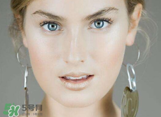 打耳洞什么時(shí)候打最好？新打耳洞癢是怎么回事