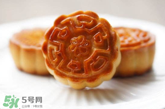 廣式月餅可以用低筋面粉嗎 廣式月餅用低筋面粉還是中筋面粉 廣式月餅可以用低筋面粉嗎 廣式月餅用低筋面粉還是中筋面粉