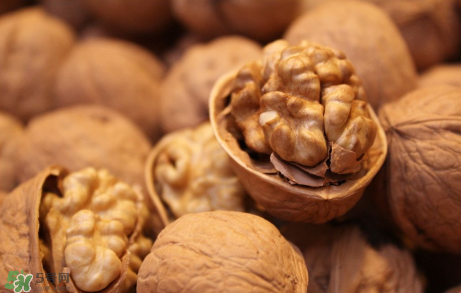 核桃的主要品類有哪些？怎樣正確吃核桃？