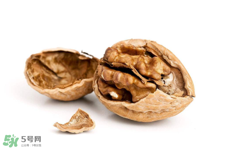 核桃對人體的四大功效是什么？核桃皮泡水有什么功效？