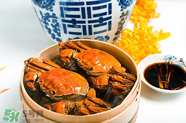吃螃蟹能喝紅酒嗎 吃螃蟹喝紅酒可以嗎 吃螃蟹能喝紅酒嗎 吃螃蟹喝紅酒可以嗎