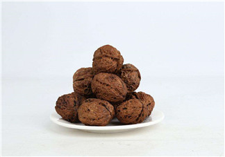 核桃對人體的四大功效是什么？核桃皮泡水有什么功效？