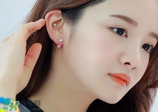 耳洞打什么位置好看？打耳洞痛不痛？