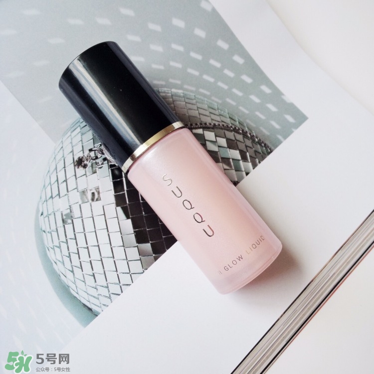 粉底液和提亮液的區(qū)別 先用提亮液還是粉底液 粉底液和提亮液的區(qū)別 先用提亮液還是粉底液