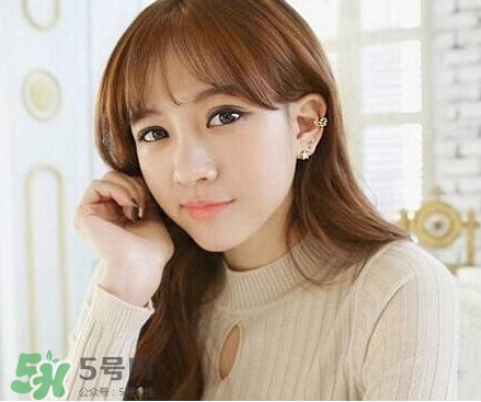 新打耳洞戴什么材質(zhì)的耳釘好？打耳洞用什么消毒最好