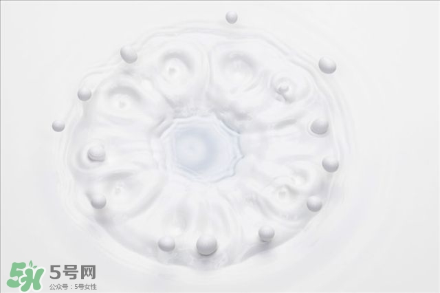 粉底液和乳液一樣的嗎 乳液和粉底液的區(qū)別 粉底液和乳液一樣的嗎 乳液和粉底液的區(qū)別