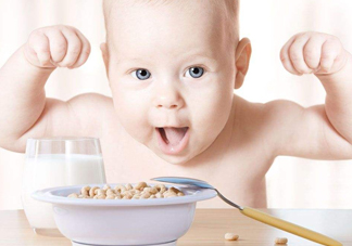 寶寶幾個月開始補(bǔ)鈣最合適？嬰幼兒幾個月的時候吃魚肝油