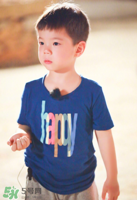 雙眼皮能搓出來嗎？霍思燕怎么幫嗯哼搓雙眼皮的？