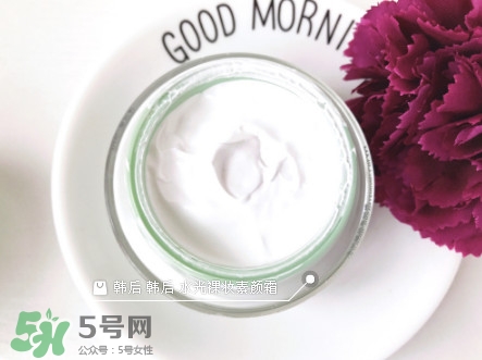 粉底液和懶人面霜哪個(gè)先抹 素顏霜和粉底液的順序 粉底液和懶人面霜哪個(gè)先抹 素顏霜和粉底液的順序