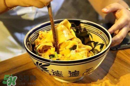 biangbiang面怎么寫？biangbiang面和油潑面的區(qū)別