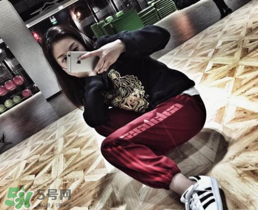 yeezy calabasas運動褲在哪買？yeezy calabasas褲子發(fā)售時間