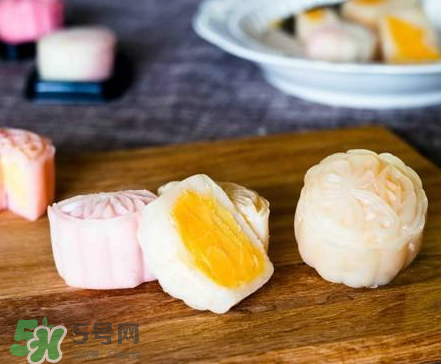 冰皮奶黃月餅好吃嗎 冰皮奶黃月餅多少錢 冰皮奶黃月餅好吃嗎 冰皮奶黃月餅多少錢