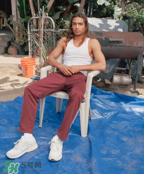 stussy與new balance聯(lián)名990v4什么時(shí)候發(fā)售_多少錢？