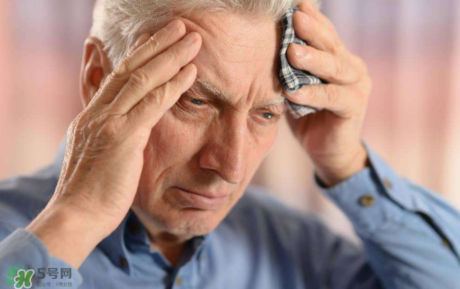 長(zhǎng)期咳嗽是怎么回事？治療咳嗽的保健藥膳有哪些？