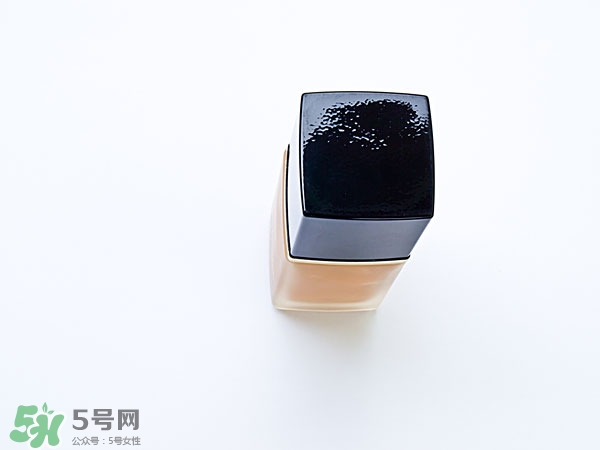 粉底液和cc霜哪個(gè)先用 cc霜和粉底液的順序 粉底液和cc霜哪個(gè)先用 cc霜和粉底液的順序